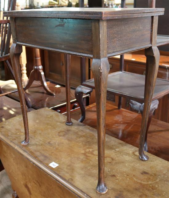 Banded walnut card table(-)